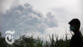 Indonesia Volcano Eruption 2014: Fleeing After Mount Kelud Erupts | The New York Times