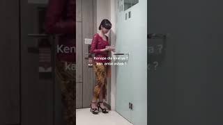 VIRAL !!! Kebaya Merah Bawa Asbak