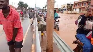 BATA BATA NAMASUBA ENTEBBE ROAD AMAZI GABATWALA MU NKUBA YALELO