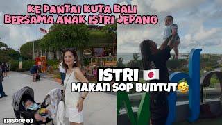 istri jepang mempercantik diri sebelum kepantai kuta bali