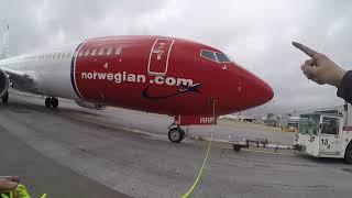 POV Ramp Agent 737-800 Turn around