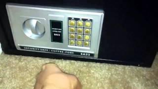 Как открыть сейф в гостинице