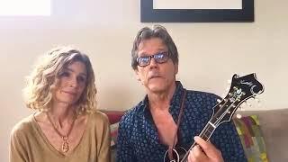 Kevin Bacon and Kyra Sedgwick sings Quando Quando Quando (Covid 19)