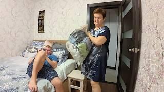 Разбираю ГАРДЕРОБ по вашим пожеланиям! Целый МЕШОК вещей 62 на мусорку! Болтаем за кофе. Влог