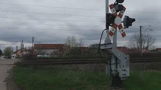 Un tren Regio Călători la barieră