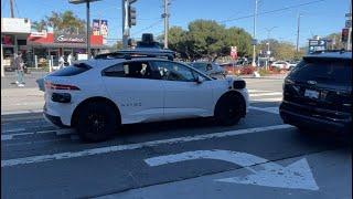 Prima volta su un AUTO A GUIDA AUTONOMA a Los Angeles ! - WAYMO