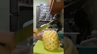 how to cut pineapple #shorts #pineapple #cuttingfruit