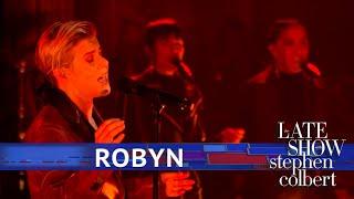 Robyn Performs 'Ever Again'