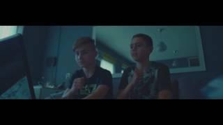 Moesie - Kleine broertje ( Prod. Clockworkerz ) 4K video ''Ook op spotify, deezer, itunes etc."