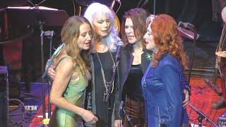 Bonnie Raitt, Emmylou Harris, Rosanne Cash, Margo Price - The Night They Drove Old Dixie Down (live)