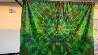 Simple mandala tie dye design on a green fabric #howtodyeclothesathome