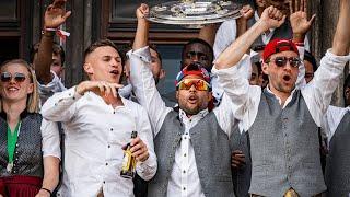 Die Doppel-Meisterfeier des FC Bayern auf dem Marienplatz  