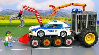 Policeman builds a Super Car - Lego City