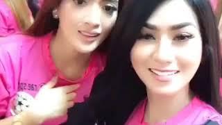 cupi cupita di ruang ganti baju bersama artis lain sebelum manggung