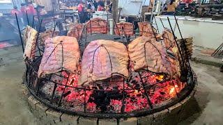 Churrasco brasileiro: os bastidores de uma churrascaria especializada em COSTELÃO 12 horas