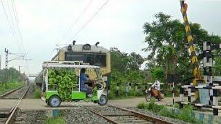 Great Responsible Motor man || Salute Indian Railway | Motor man Manage Railgate Situation