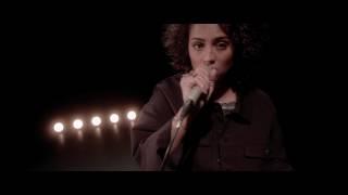 Naomi Pilgrim - Giljotin Session - Mama