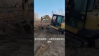 Excavator performing acrobatics, throwing wood #machine #woodworking #excavator