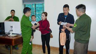 Tuan and Hoa brought baby SO to the police station to report. Will Hoa and Tuan adopt baby SO?