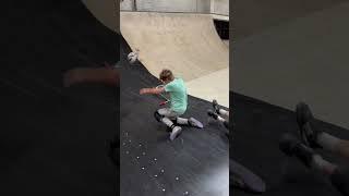 Чтооо флип в скат??  #спорт #skate #самокат #skatepark #tricks #skating #rec #skateboarding