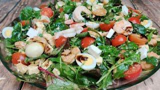 Insanely delicious salad with shrimp and arugula!