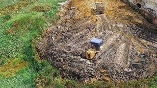 Super powerful Komatsu Bulldozer D60p pushing soil to filling land strongly operator dumper ,