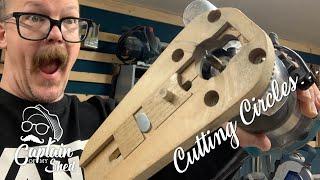 Awesome little circle cutting router jig.