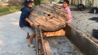 DIY Wood Recycling Ideas // Turn A Discarded Wooden Cable Reel Into A Great Table And Chair Set