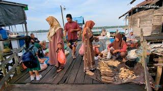 Kampung dayak, muslim, rumah nya di atas air, pedalaman kalimantan tengah, desa hanaut,