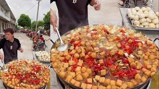 A Chinese Guy Cook Free Meals / Food for the old on the Street in the Countryside