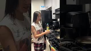 레즈비언 부부 멕시코 음식 | Mexican Korean lesbian couple | Korean making a quesadilla with chopsticks