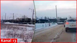 Footage of echelons transporting equipment by rail to front in Russia released