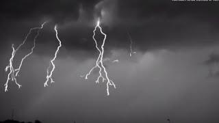 Epic Lightening Strike Caught in Slow Motion