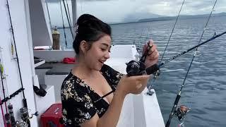 Amazing!! Cewek cantik mancing  ikan krapu hitam