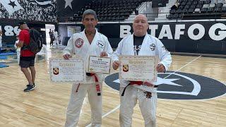 Mestre Carlson Gracie Jr e Marcelo Alonso na graduação para a Faixa Coral.