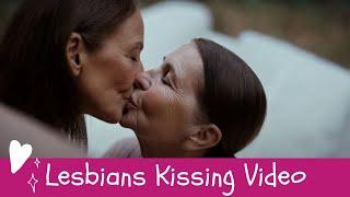 Older Women and Beautiful Women Lesbian Kissing #lesbian #women