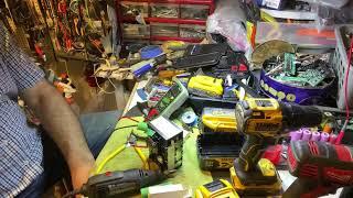 Dewalt 10 ah 20v XR battery problem, one light no charge