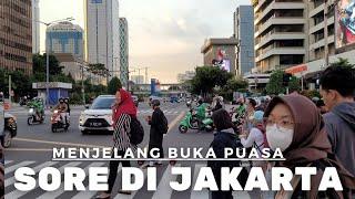 Ngabuburit Di Jakarta | Menjelang Waktu Buka Puasa