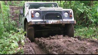 Defender TD5 Offroad in Mud - Land Rover