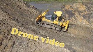 [Drone video] Komatsu D65E-12 pushing dirt