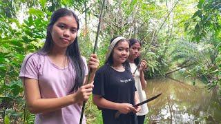 Gadis Dayak || Mancing, Cari Rebung dan Pakis di Sungai Hutan Kalimantan