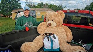 College Move Out Dumpster Diving – HUGE Teddy Bear, Clothes, & Dorm Room Decor