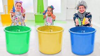 Ruby and Bonnie make spin art and giant bubbles in museum for children