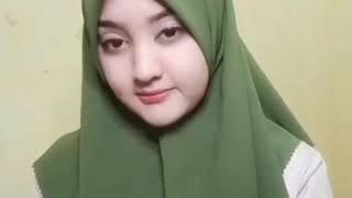 Wanita cantik berhijab 