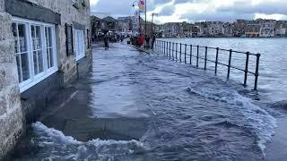 HIGH TIDE IN THE HARBOUR