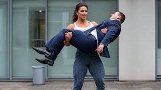 LIFT CARRY 2025 | THIS WOMAN CAN LIFT CARRY HIM WHOLE DAY