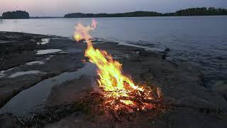 Campfire on rocky beach 4K realtime - no looping