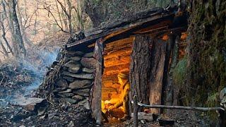 Building a Dugout Shelter for Winter Survival, coldest winter bushcraft camping in the wilderness