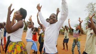 Jerusalema Dance Challenge Angola - Community & Birds dance Jerusalema