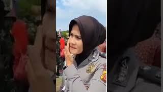 ketika tni pacaran sama polisi bikin baper warga indo